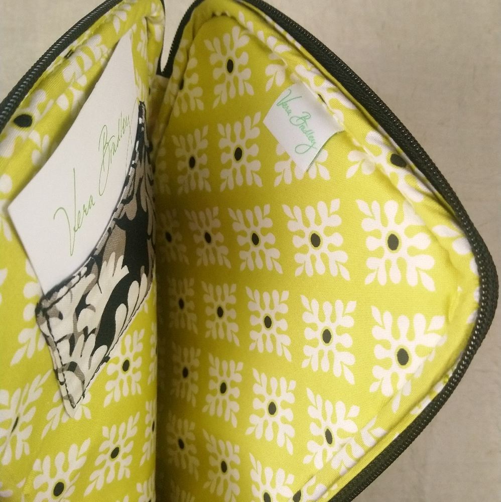 Vera Bradley Tablet Bookcase. - image 3